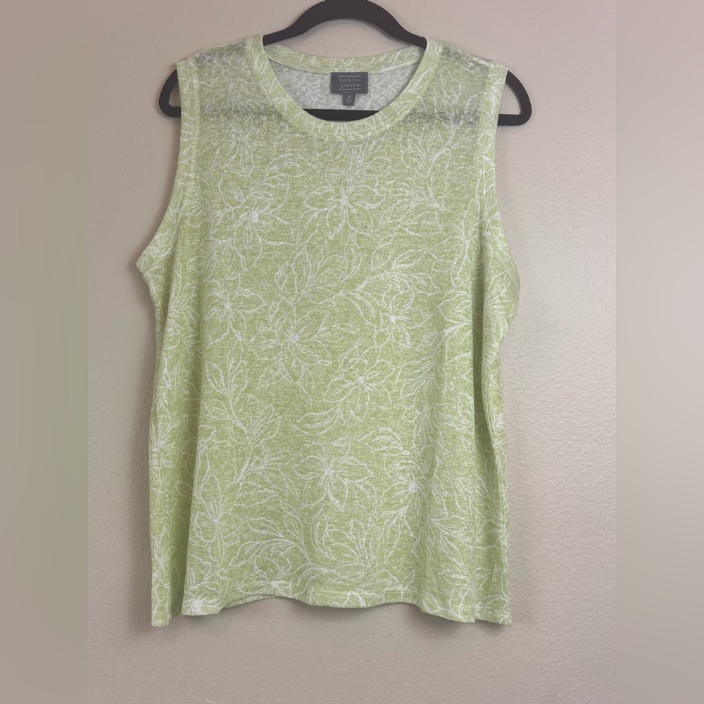 NWOT Berkeley and Jensen Green Sleeveless Tank Top with V-Neck